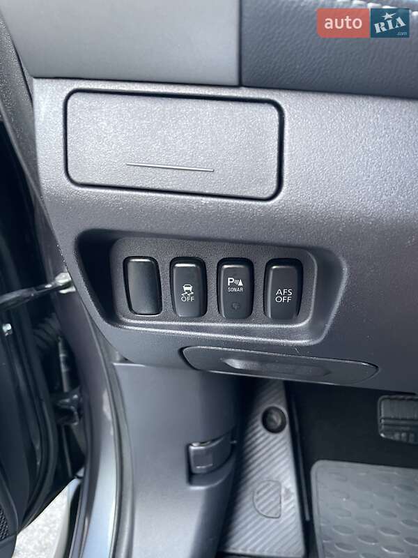 Внедорожник / Кроссовер Mitsubishi Outlander XL 2011 в Виннице