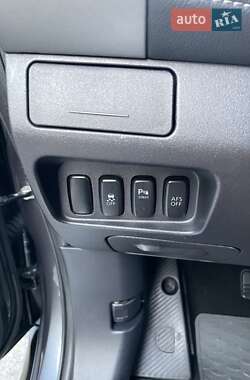 Внедорожник / Кроссовер Mitsubishi Outlander XL 2011 в 