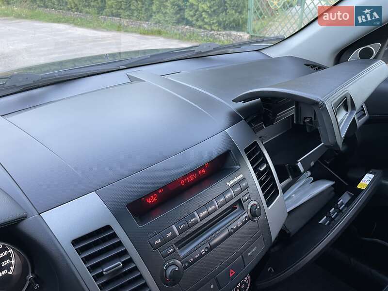 Внедорожник / Кроссовер Mitsubishi Outlander XL 2011 в Виннице