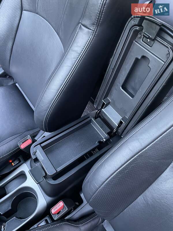 Внедорожник / Кроссовер Mitsubishi Outlander XL 2011 в Виннице