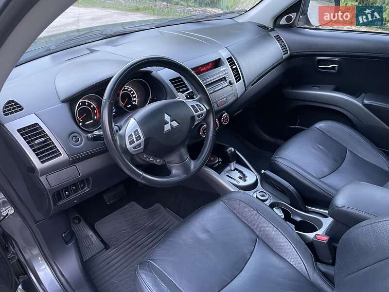 Внедорожник / Кроссовер Mitsubishi Outlander XL 2011 в Виннице