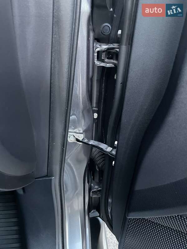 Внедорожник / Кроссовер Mitsubishi Outlander XL 2011 в Виннице