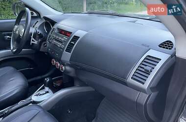 Внедорожник / Кроссовер Mitsubishi Outlander XL 2011 в 