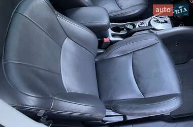 Внедорожник / Кроссовер Mitsubishi Outlander XL 2011 в 