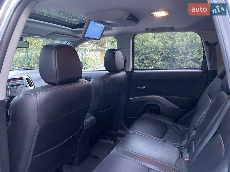 Внедорожник / Кроссовер Mitsubishi Outlander XL 2011 в Виннице