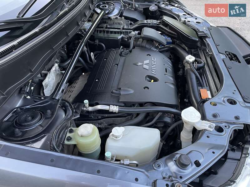 Внедорожник / Кроссовер Mitsubishi Outlander XL 2011 в Виннице