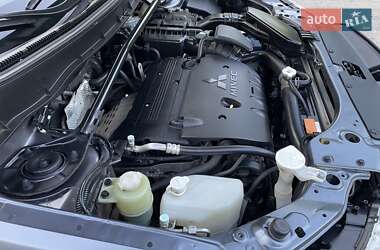 Внедорожник / Кроссовер Mitsubishi Outlander XL 2011 в 