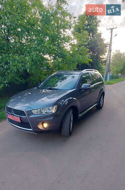 Внедорожник / Кроссовер Mitsubishi Outlander XL 2010 в 