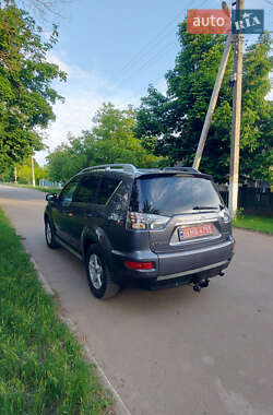 Внедорожник / Кроссовер Mitsubishi Outlander XL 2010 в 