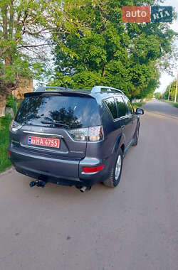 Внедорожник / Кроссовер Mitsubishi Outlander XL 2010 в 