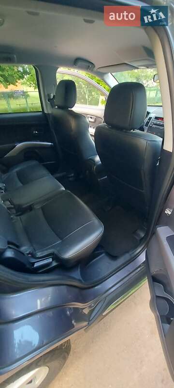 Позашляховик / Кросовер Mitsubishi Outlander XL 2010 в Білгороді-Дністровському