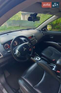 Внедорожник / Кроссовер Mitsubishi Outlander XL 2010 в 