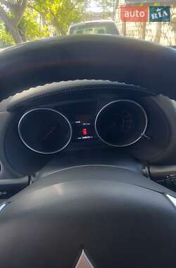 Внедорожник / Кроссовер Mitsubishi Outlander XL 2010 в 