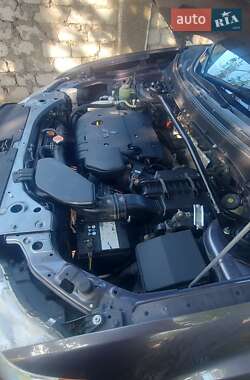 Внедорожник / Кроссовер Mitsubishi Outlander XL 2010 в 