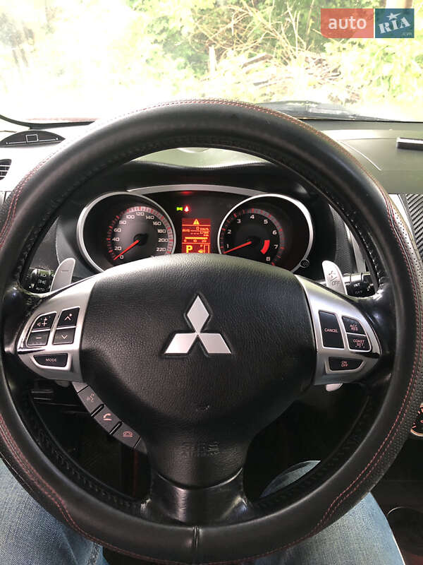 Позашляховик / Кросовер Mitsubishi Outlander XL 2008 в Рівному