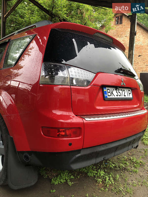 Позашляховик / Кросовер Mitsubishi Outlander XL 2008 в Рівному