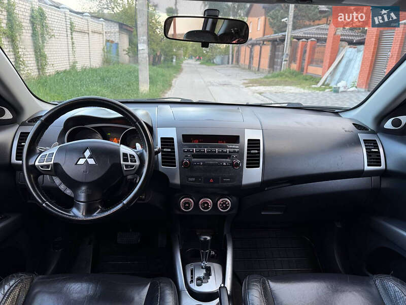 Позашляховик / Кросовер Mitsubishi Outlander XL 2008 в Харкові