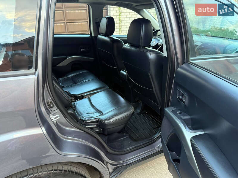 Позашляховик / Кросовер Mitsubishi Outlander XL 2008 в Харкові