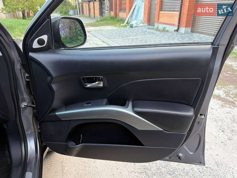 Позашляховик / Кросовер Mitsubishi Outlander XL 2008 в Харкові