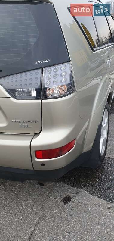 Внедорожник / Кроссовер Mitsubishi Outlander XL 2008 в Киеве