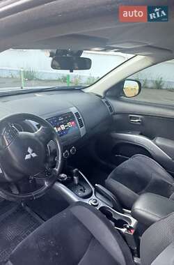 Внедорожник / Кроссовер Mitsubishi Outlander XL 2010 в 
