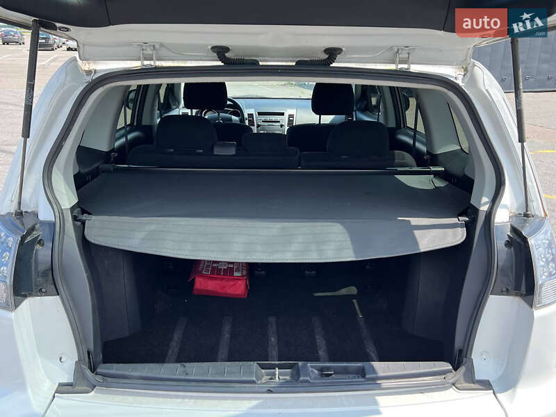 Позашляховик / Кросовер Mitsubishi Outlander XL 2011 в Києві