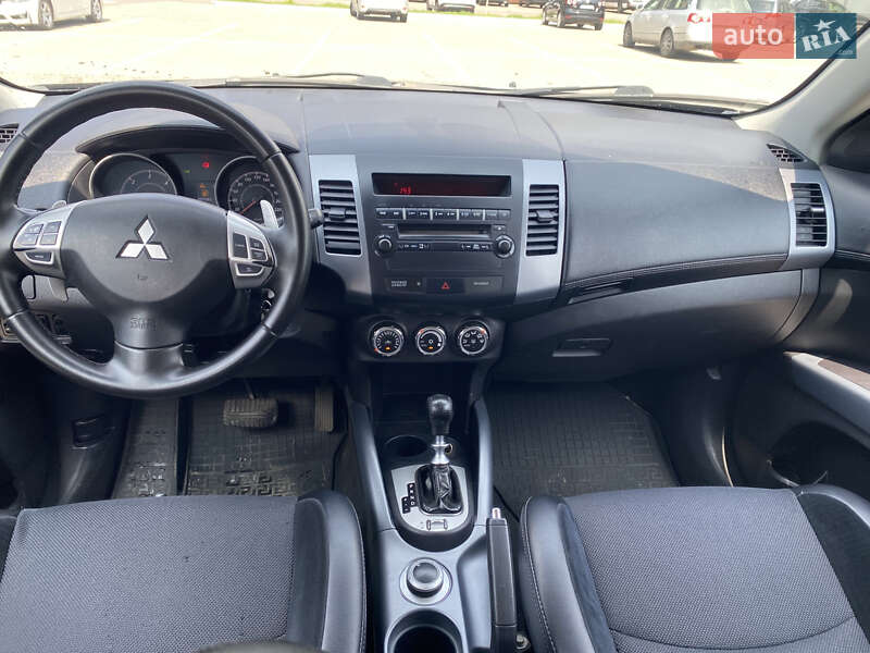 Позашляховик / Кросовер Mitsubishi Outlander XL 2012 в Луцьку