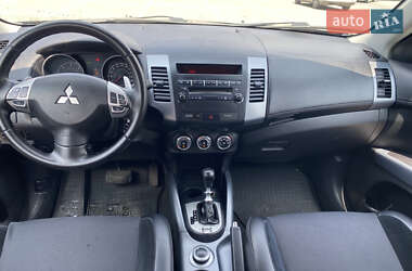 Позашляховик / Кросовер Mitsubishi Outlander XL 2012 в 