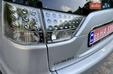 Внедорожник / Кроссовер Mitsubishi Outlander XL 2011 в 