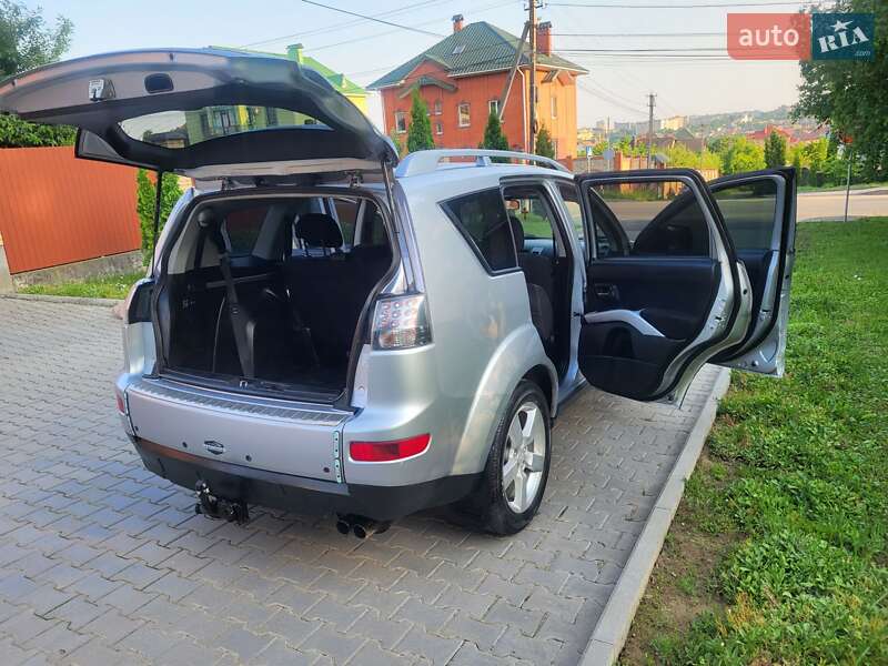 Позашляховик / Кросовер Mitsubishi Outlander XL 2007 в Хмельницькому