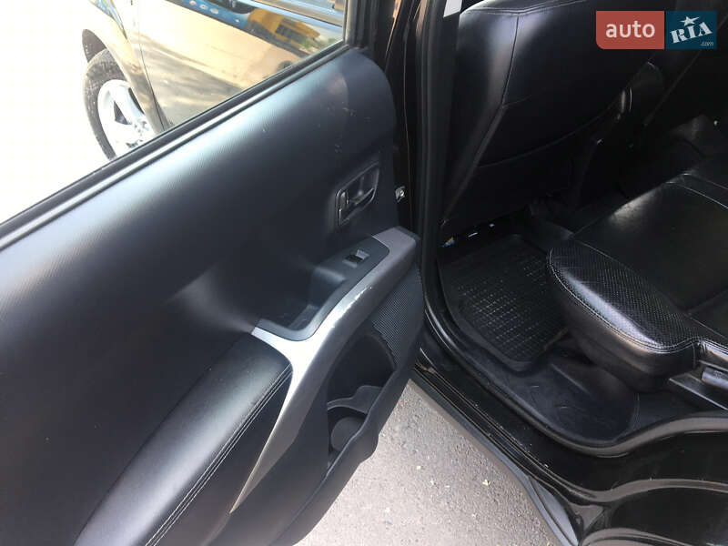 Внедорожник / Кроссовер Mitsubishi Outlander XL 2007 в Ровно