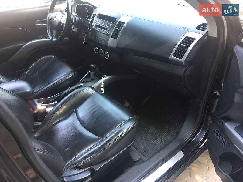 Внедорожник / Кроссовер Mitsubishi Outlander XL 2007 в Ровно