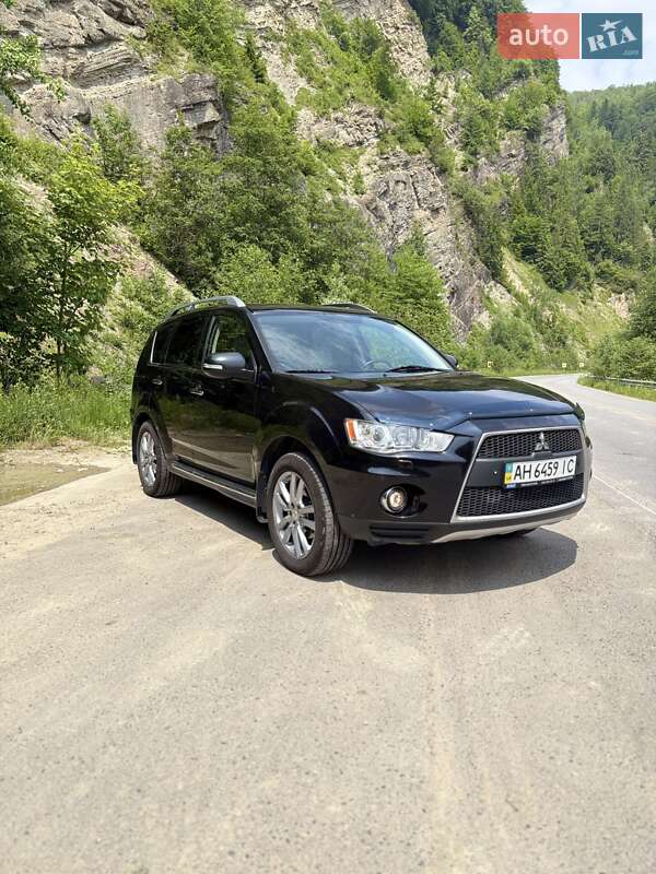 Внедорожник / Кроссовер Mitsubishi Outlander XL 2010 в Черновцах