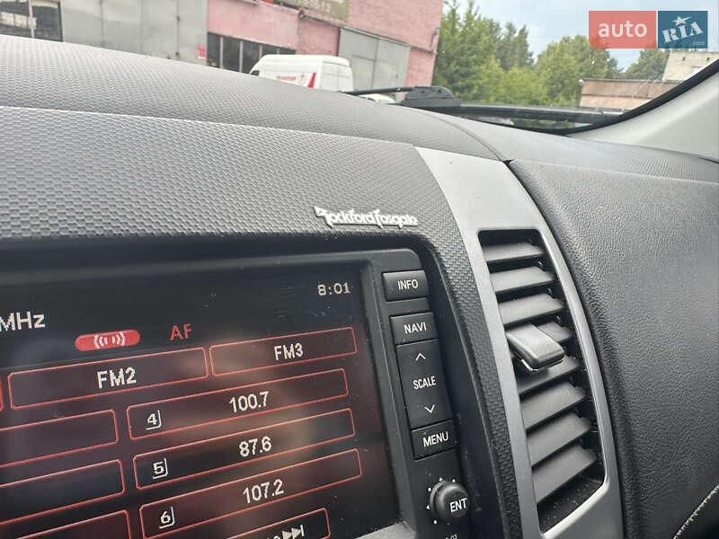 Внедорожник / Кроссовер Mitsubishi Outlander XL 2010 в Нежине