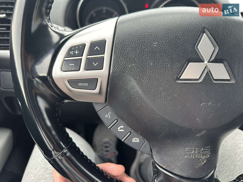 Внедорожник / Кроссовер Mitsubishi Outlander XL 2010 в Нежине