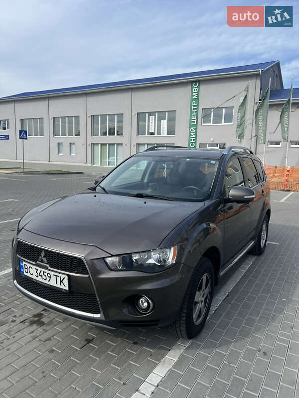 Внедорожник / Кроссовер Mitsubishi Outlander XL 2009 в Киеве