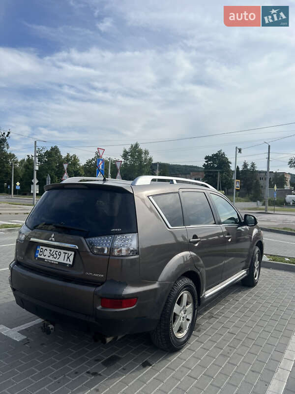Внедорожник / Кроссовер Mitsubishi Outlander XL 2009 в Киеве