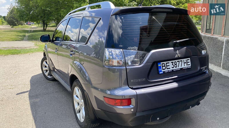 Внедорожник / Кроссовер Mitsubishi Outlander XL 2010 в Первомайске