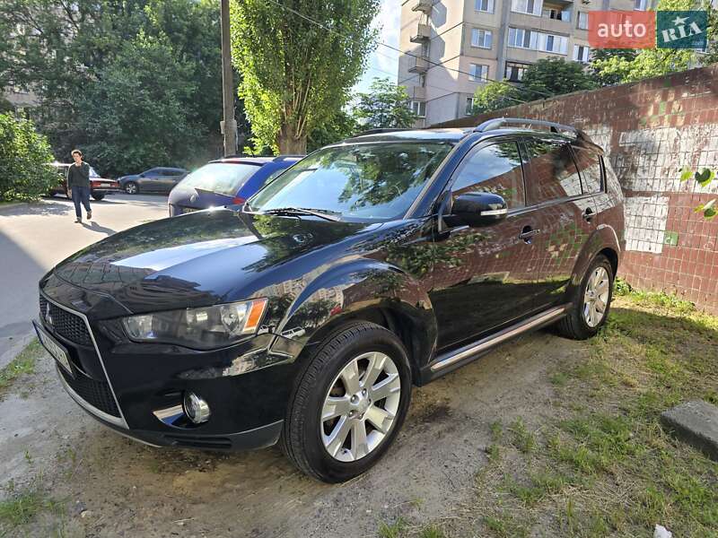 Внедорожник / Кроссовер Mitsubishi Outlander XL 2012 в Киеве
