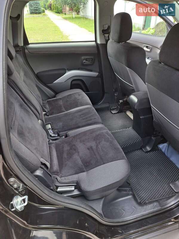 Внедорожник / Кроссовер Mitsubishi Outlander XL 2010 в Вараше