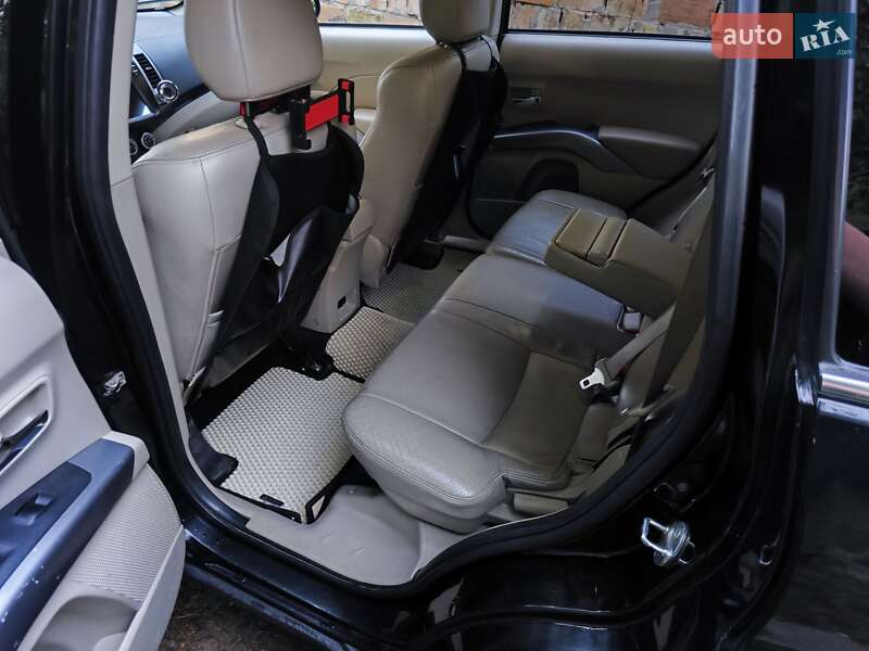 Внедорожник / Кроссовер Mitsubishi Outlander XL 2009 в Киеве