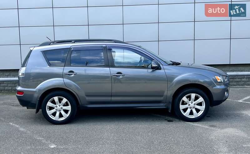Mitsubishi Outlander XL 2011