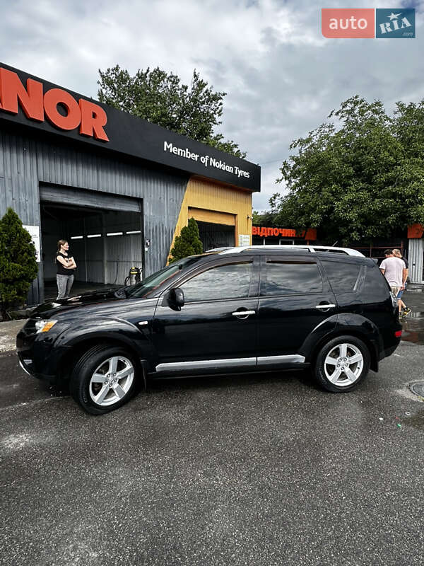 Внедорожник / Кроссовер Mitsubishi Outlander XL 2008 в Киеве