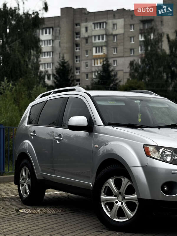 Внедорожник / Кроссовер Mitsubishi Outlander XL 2007 в Дрогобыче