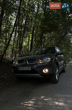 Позашляховик / Кросовер Mitsubishi Outlander XL 2009 в Новомиргороді