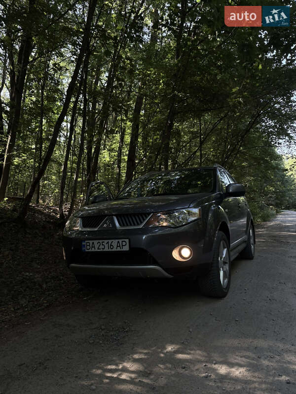 Внедорожник / Кроссовер Mitsubishi Outlander XL 2009 в 