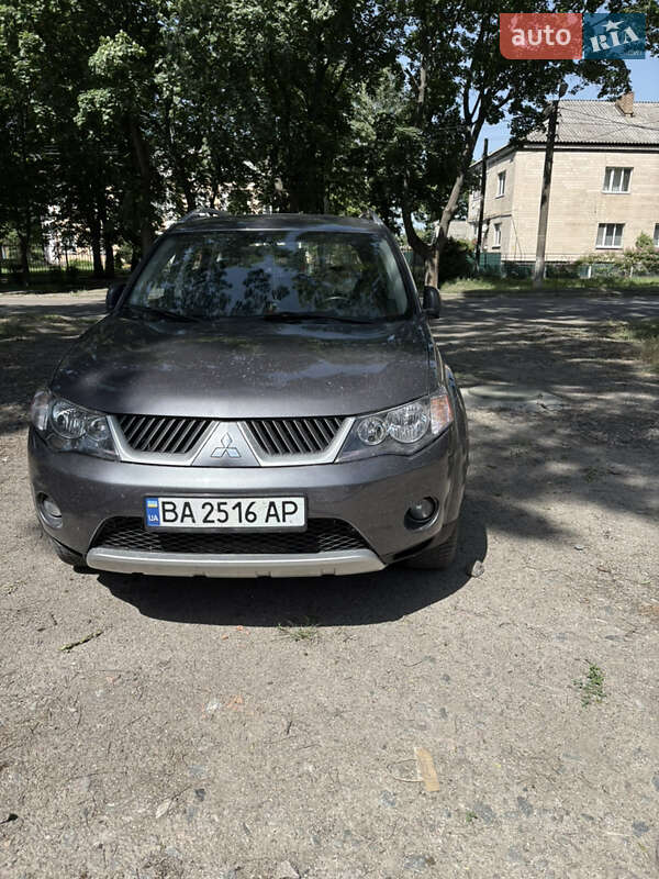 Внедорожник / Кроссовер Mitsubishi Outlander XL 2009 в Новомиргороде