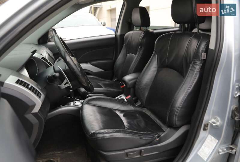 Позашляховик / Кросовер Mitsubishi Outlander XL 2008 в Харкові