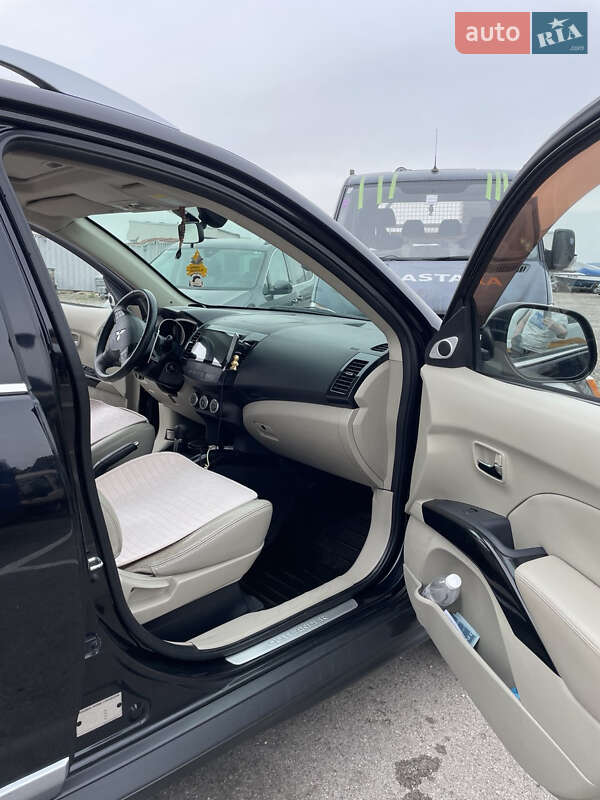 Внедорожник / Кроссовер Mitsubishi Outlander XL 2008 в Ирпене