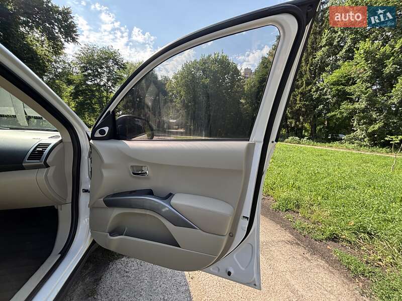 Внедорожник / Кроссовер Mitsubishi Outlander XL 2008 в Сумах
